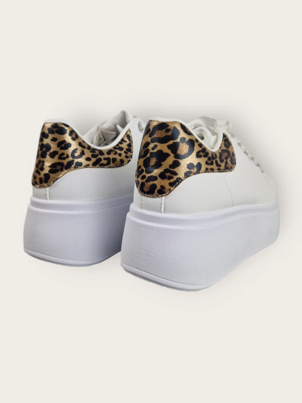 Női platform sneaker leopárdmintás sarokkal